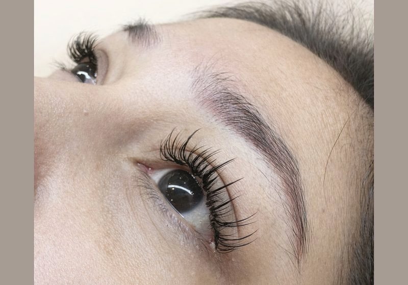 نتيجة تمديد رموش جميلة في سيرين سويت